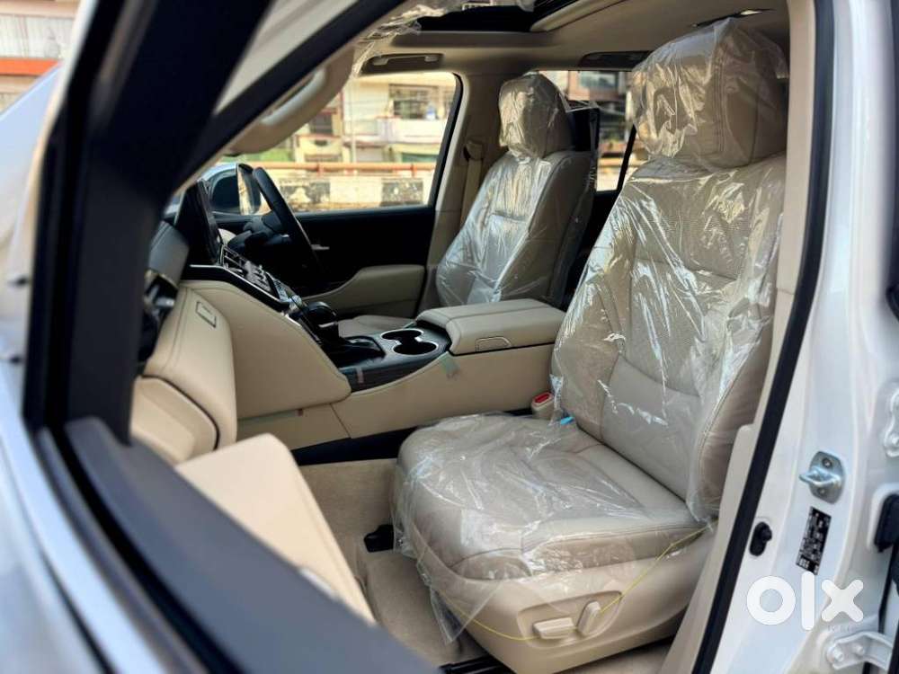 Toyota Land Cruiser Zx Petrol, 2025, Petrol
