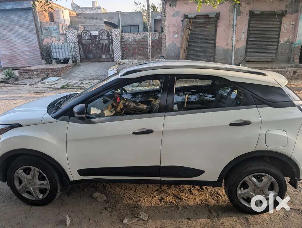 Urgent Sell: Tata Nexon 2020 Petrol 85000 Km Driven