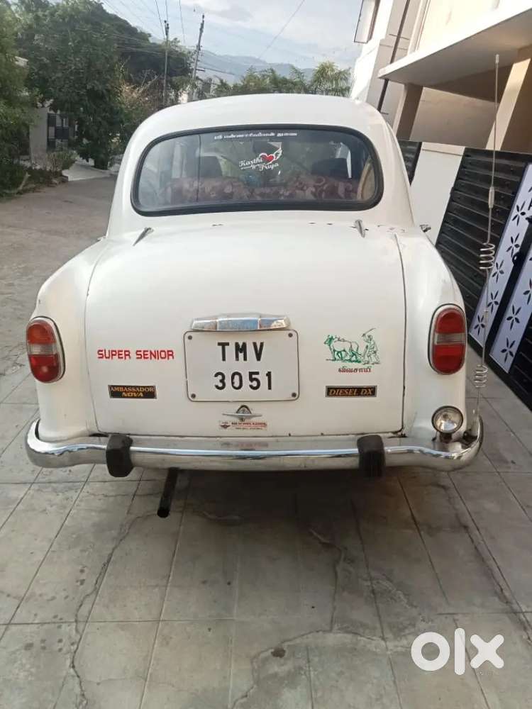 Ambassador Mark 3.  Hm Isuzu