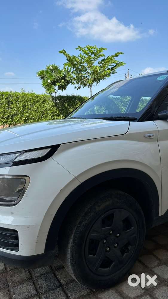 Hyundai Venue Petrol Manual 2023