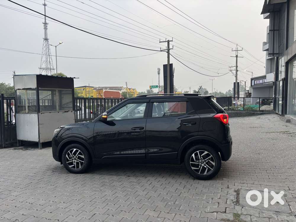 Mahindra Xuv300 W8, 2023, Petrol