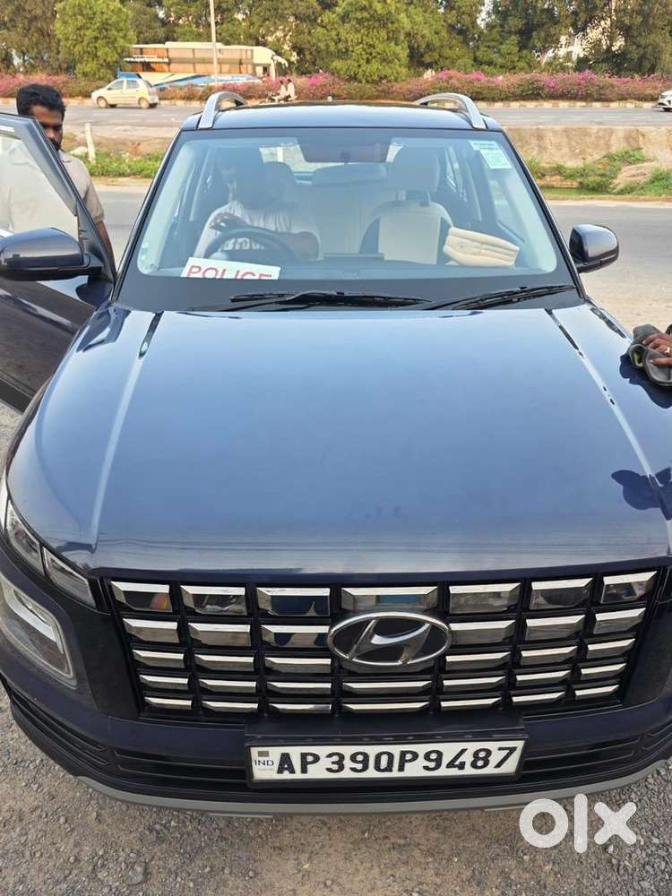Hyundai Venue 2022 Petrol Well Maintained