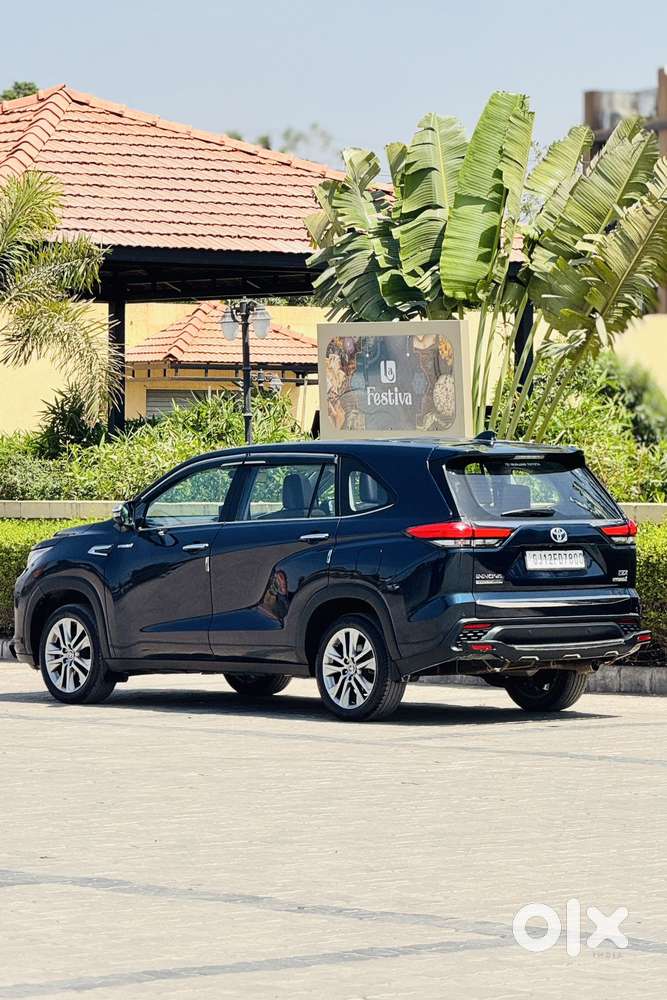 Toyota Innova Hycross 2.0 Zx (o) Hybrid 7 Str, 2023, Petrol