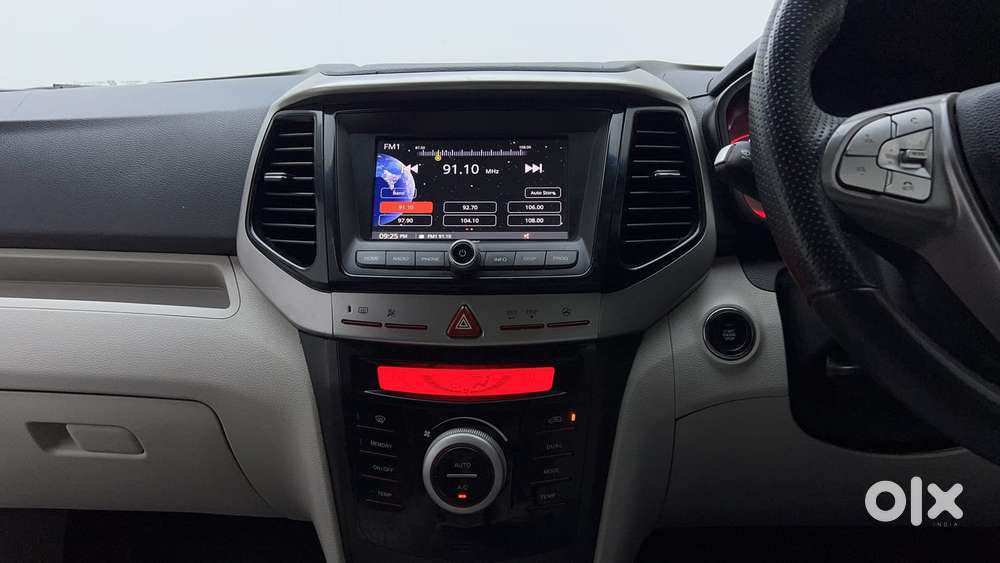 Mahindra Xuv300 1.2 W8 (o) Amt Petrol, 2023, Petrol