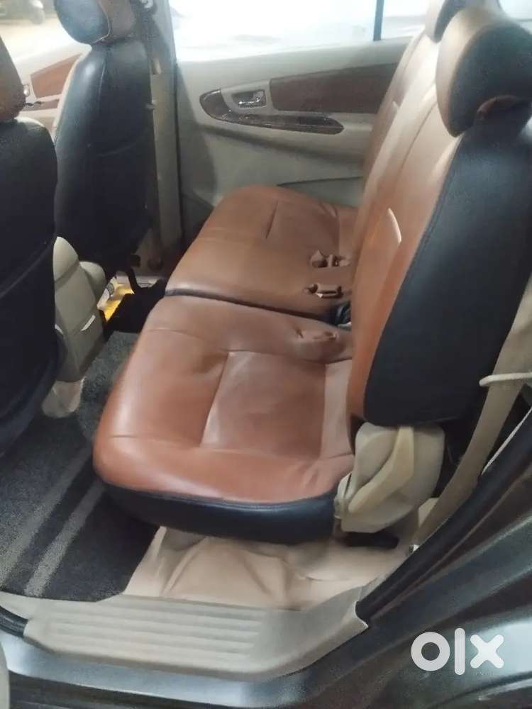 Toyota Innova 2012 V Model