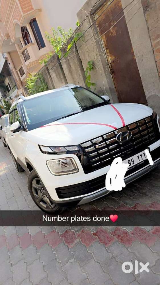 Hyundai Venue 2025 Petrol Well Maintained
