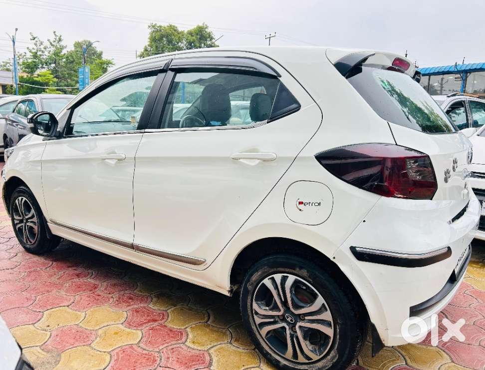 Tata Tiago 1.05 Revotorq Xt Option, 2023, Petrol
