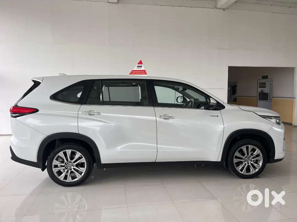 Toyota Innova Hycross 2024