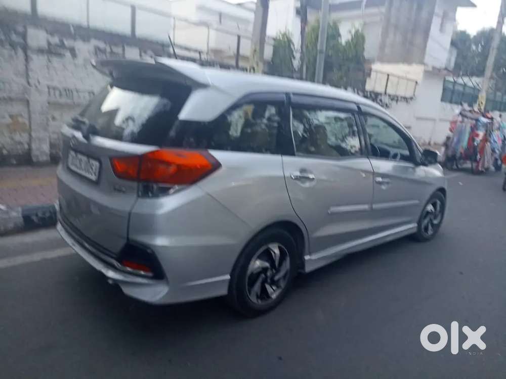 Excellent Condition Car  Ending 2014model Seven Seater