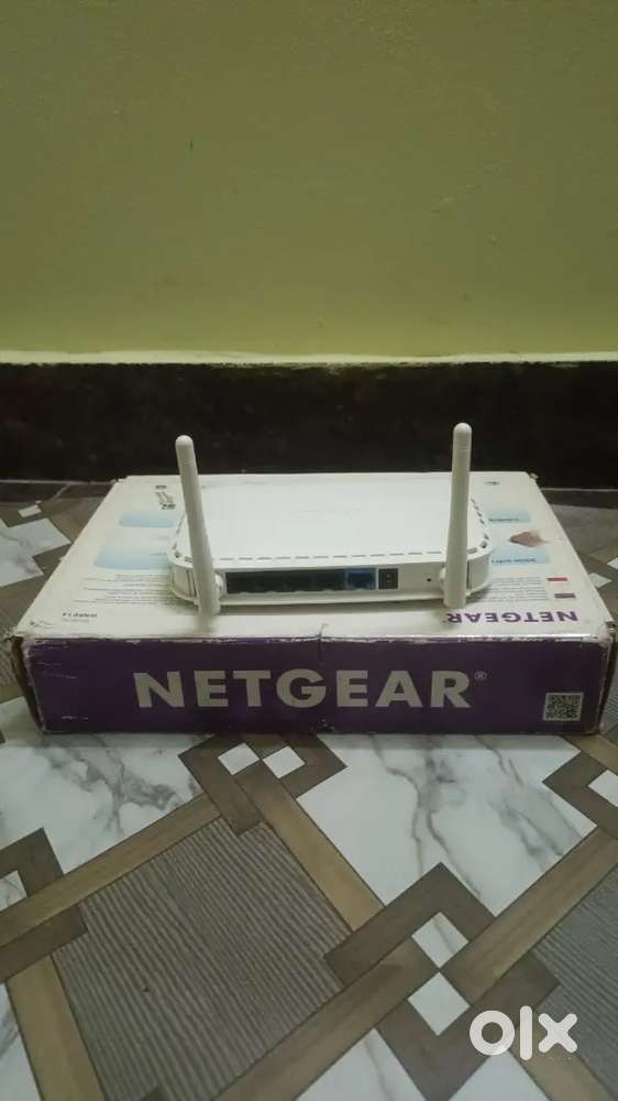 Netgear WNR614 N300 Wi-Fi Router  Unused  Like New