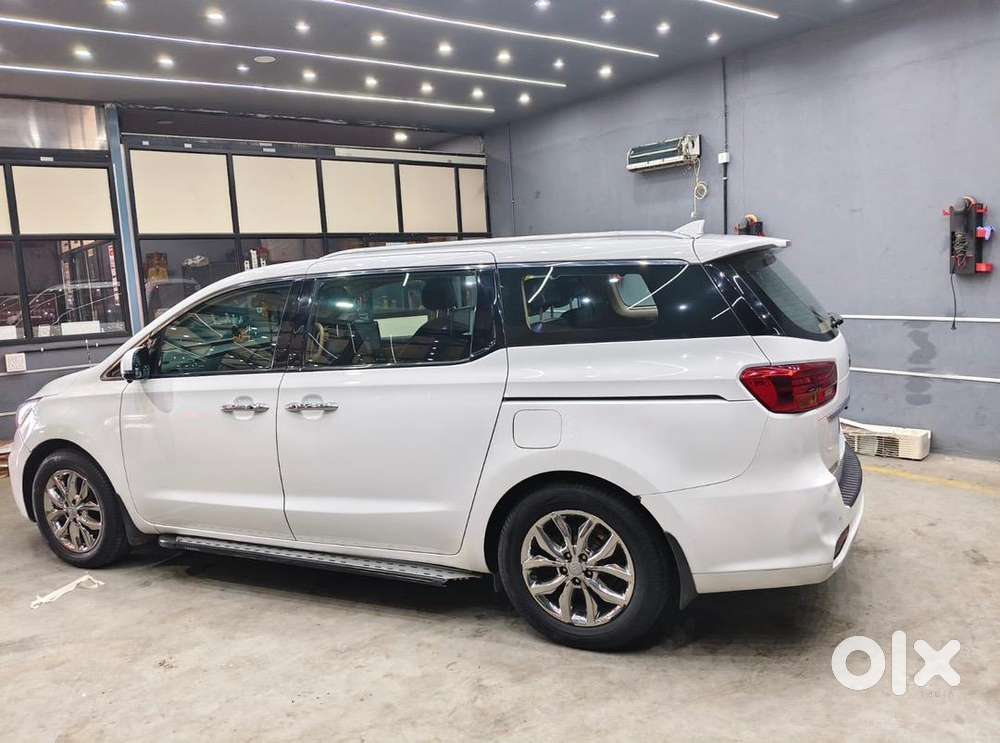 2021 model kia carnival limousine AT  1.04 lakh kilometres driven