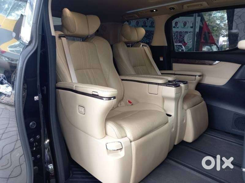 Toyota Vellfire 2.5 Executive Lounge, 2022, Petrol