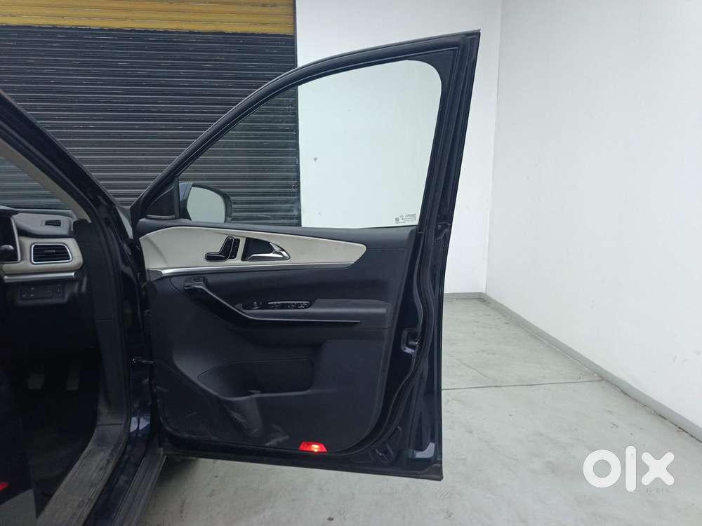 Mahindra Xuv700 2.2 Ax 7 Diesel Mt Luxury Pack Str, 2023, Diesel