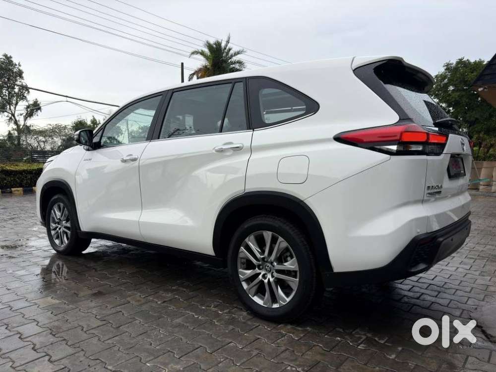 Toyota Innova Hycross 2.0 Zx (o) Hybrid 7 Str, 2023, Petrol