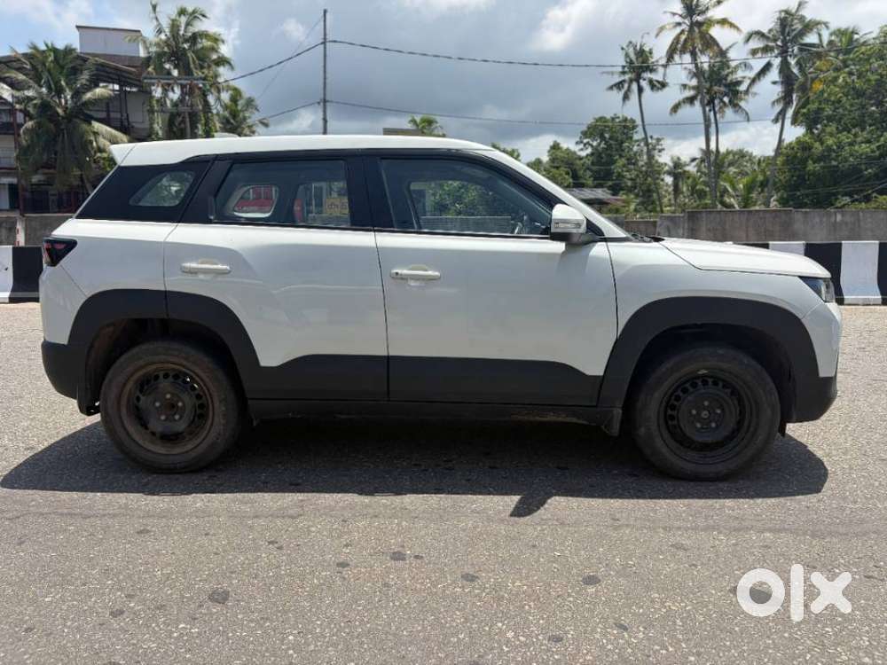 Maruti Suzuki Brezza 1.5 Lxi Smart Hybrid, 2024, Petrol