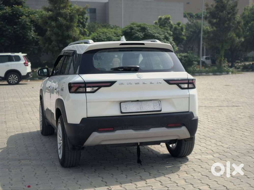 Maruti Suzuki Brezza 1.5 Zxi Smart Hybrid, 2023, Petrol