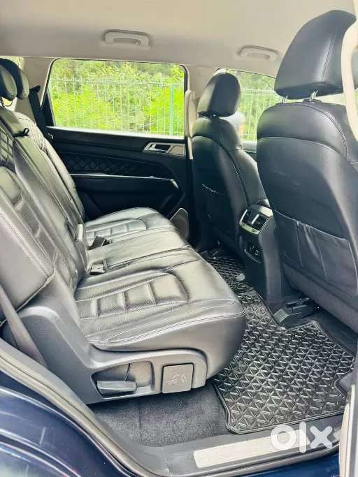 Mahindra Alturas G4, 2022, Diesel