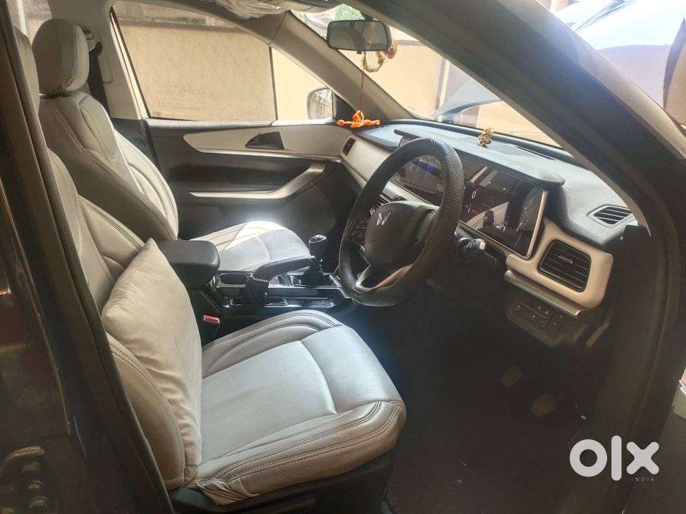 Mahindra Xuv700 2.2 Ax 5 Diesel Mt 7 Str, 2025, Diesel