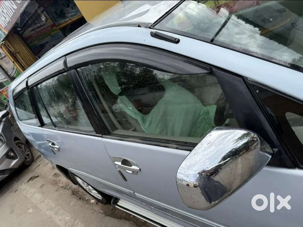 Toyota Innova V 2011 Showroom Track