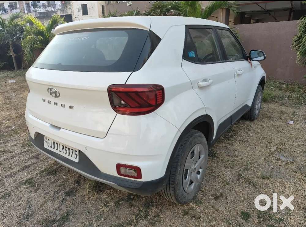 Hyundai Venue 2021 Petrol 15460 Km Used