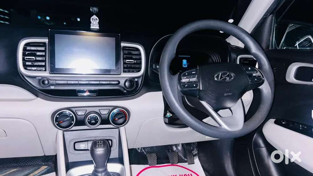 Hyundai Venue 2023 Petrol Well Maintained