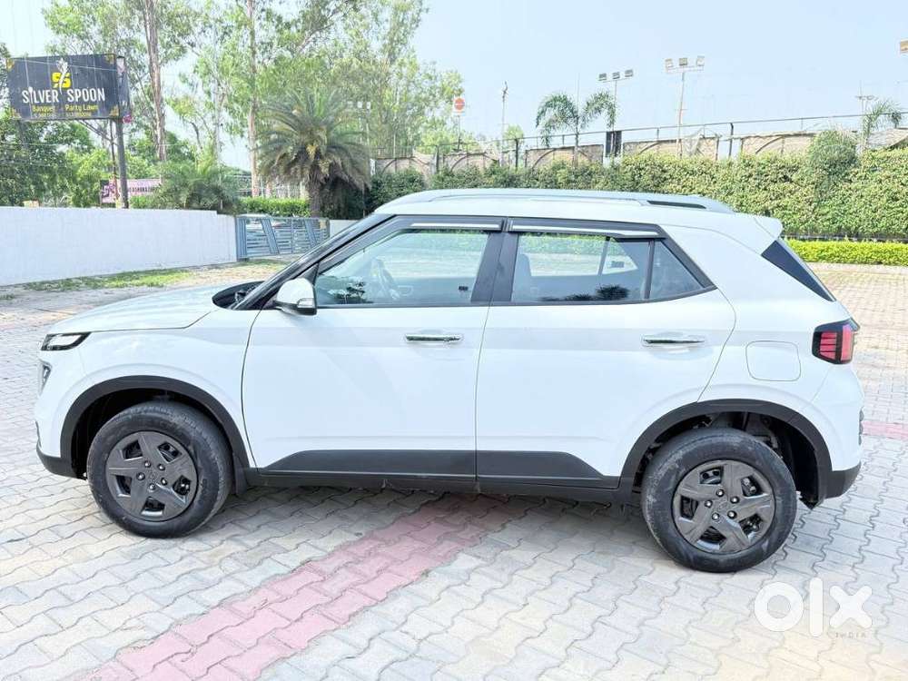 Hyundai Venue 1.2 S (o), 2023, Petrol