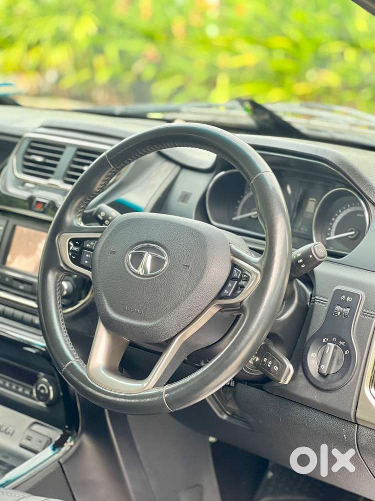Tata Hexa 2.2 Xta 4x2 6 Str Dual Tone, 2018, Diesel