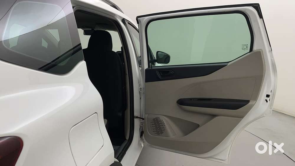 Renault Triber Rxt, 2023, Petrol