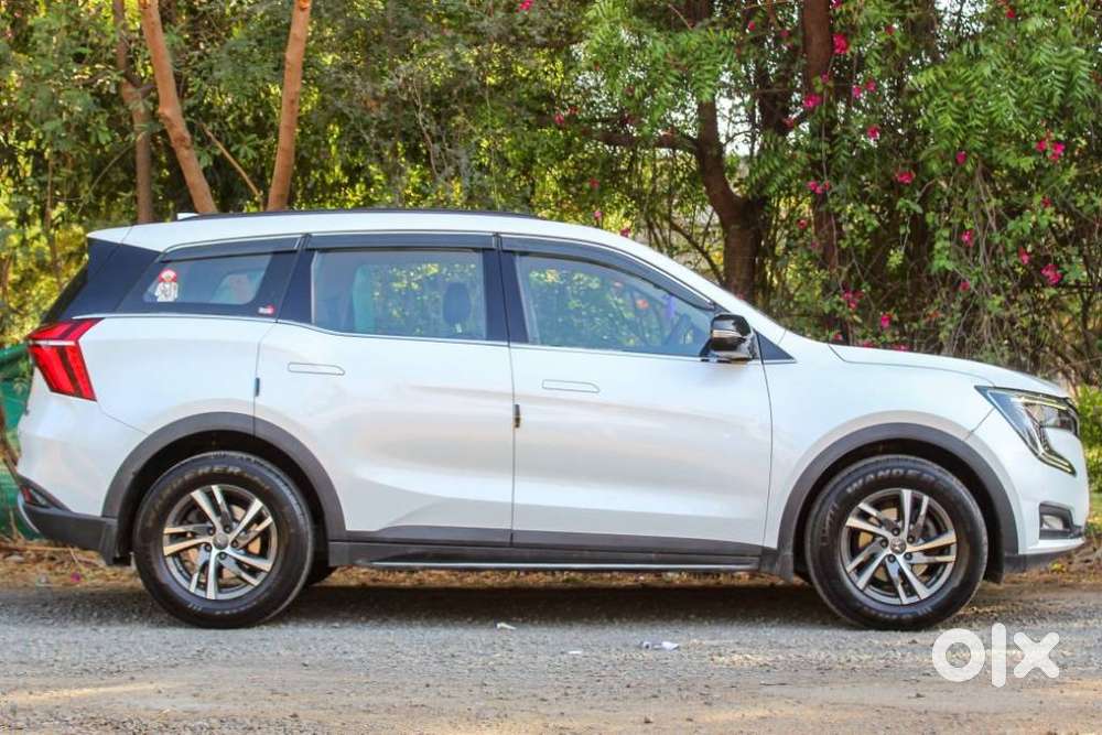 Mahindra Xuv700 2.0 Ax 5 Petrol Mt Str, 2022, Petrol