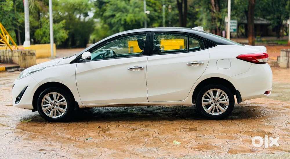 Toyota Yaris V Cvt, 2019, Petrol