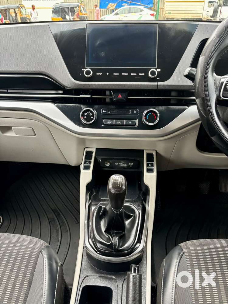 Kia Carens 1.5 Prestige 7 Str, 2023, Petrol