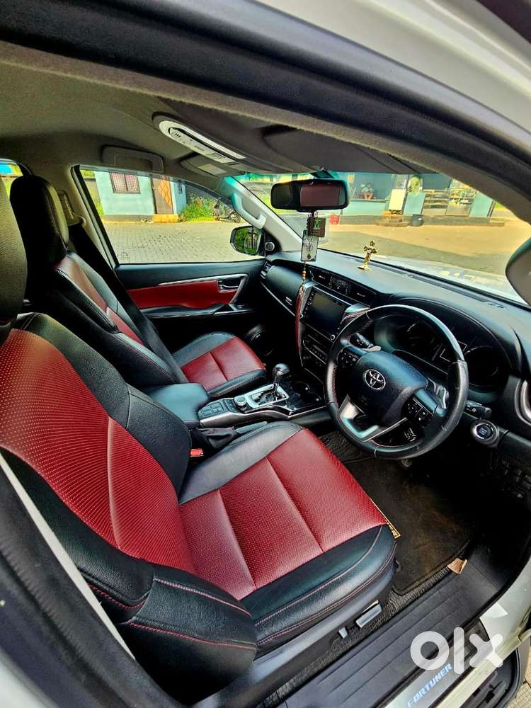 Toyota Fortuner Legender