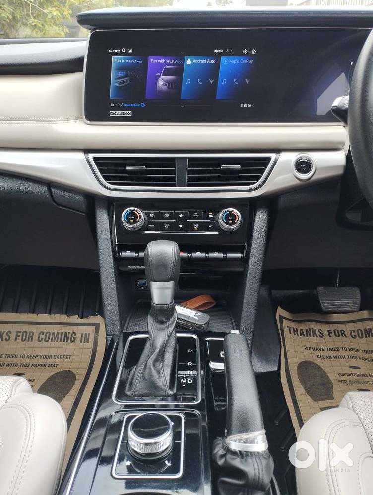 Mahindra Xuv700 2.0 Ax 7 Petrol At Str, 2024, Petrol