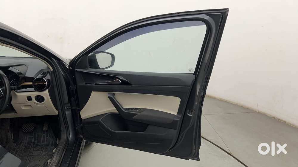 Skoda Slavia Ambition 1.0l Tsi At, 2022, Petrol