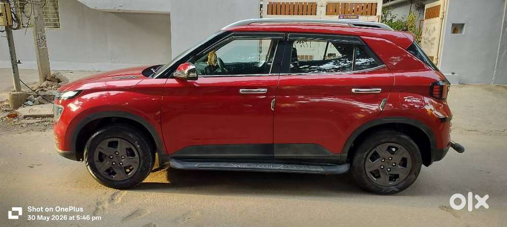 Hyundai Venue 1.2 S (o), 2024, Petrol
