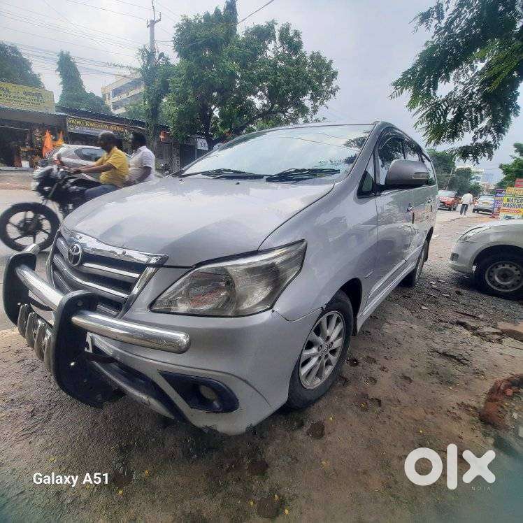 Toyota Innova 2.5 Vx 8 Seater Bs Iv, 2014, Diesel