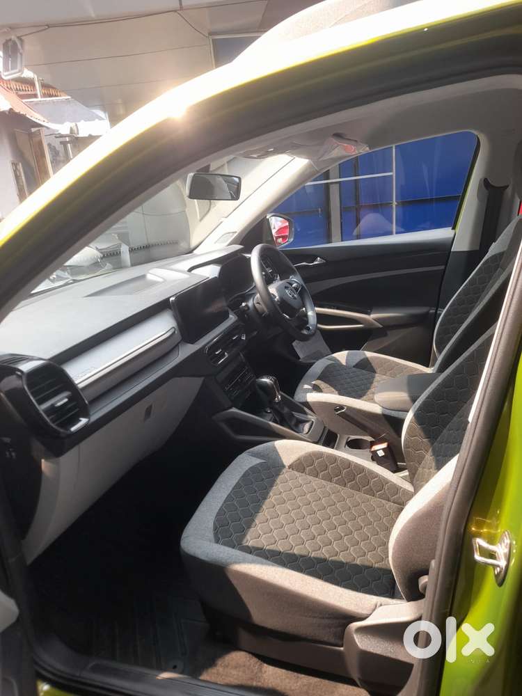 Skoda Kylaq Prestige At, 2025