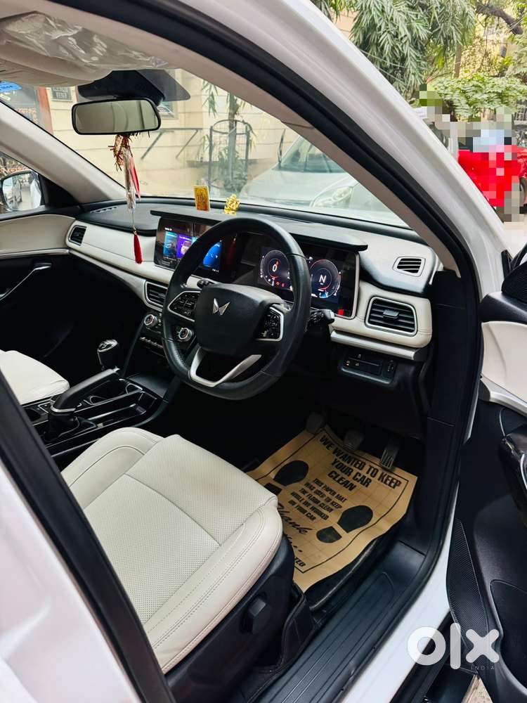 Mahindra Xuv700 2.0 Ax 7 Petrol Mt Str, 2023, Petrol