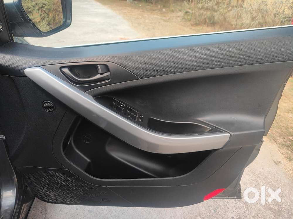 Tata Nexon 1.2 Revotron Xma Amt (s), 2020, Petrol