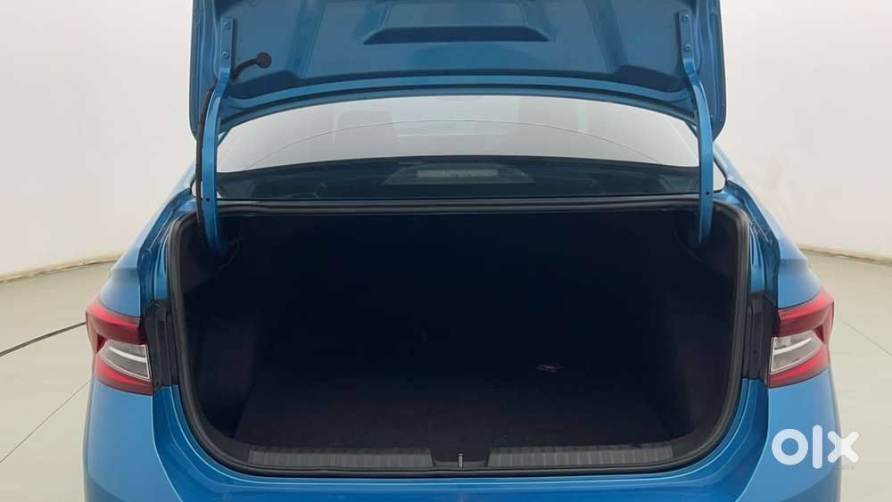 Skoda Slavia Ambition 1.0l Tsi At, 2023, Petrol
