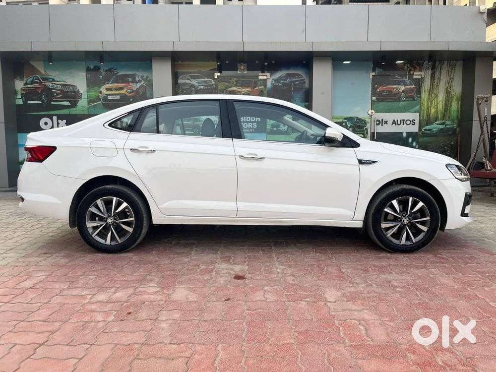 Skoda Slavia 1.0 Tsi Style At, 2025, Petrol