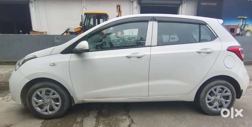 Hyundai Grand I10 2017 Petrol 105000 Km Driven