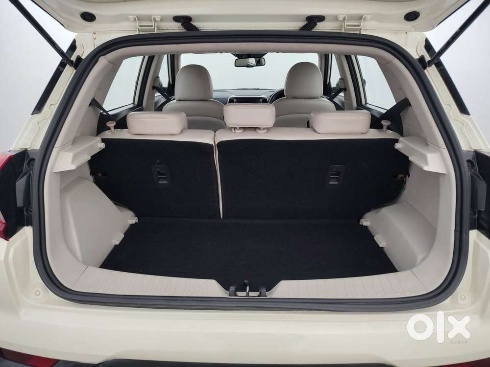 Mahindra Xuv300 1.2 W8 (o) Amt Petrol, 2023, Petrol