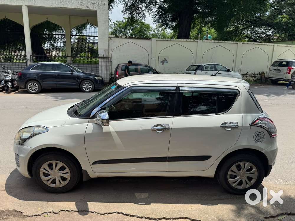 Maruti Suzuki Swift Vxi + Manual, 2017, Petrol