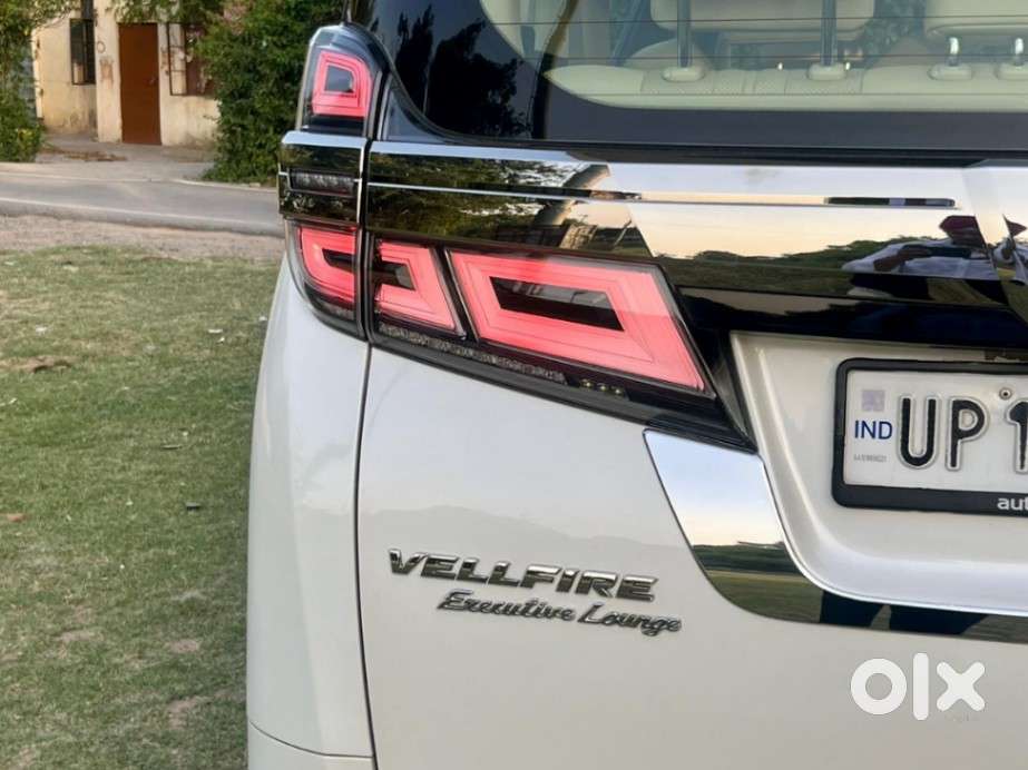 Toyota Vellfire 2.5 Executive Lounge, 2022, Petrol