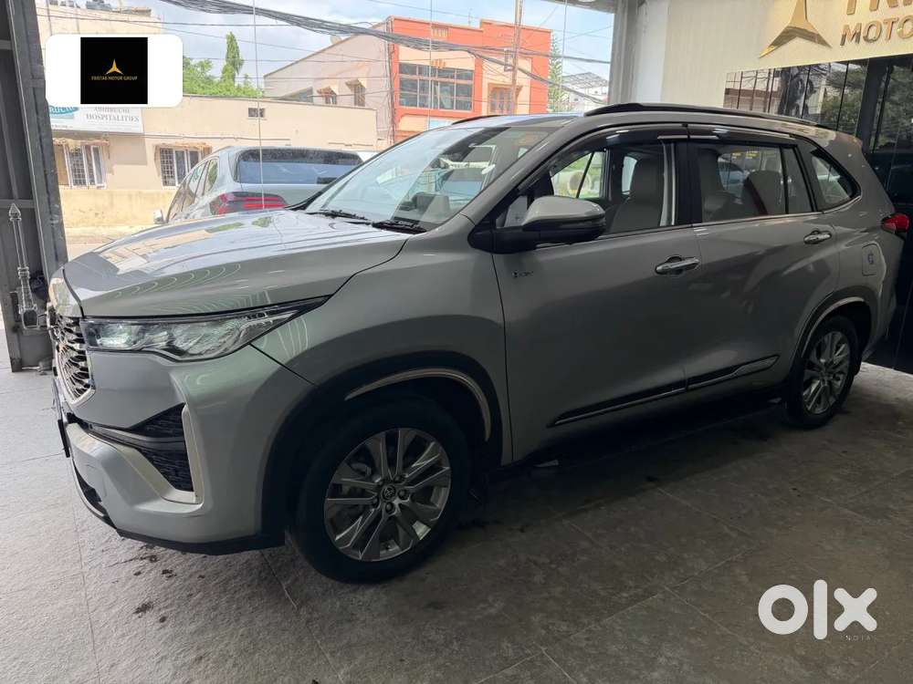 Toyota Innova Hycross, 2025, Petrol