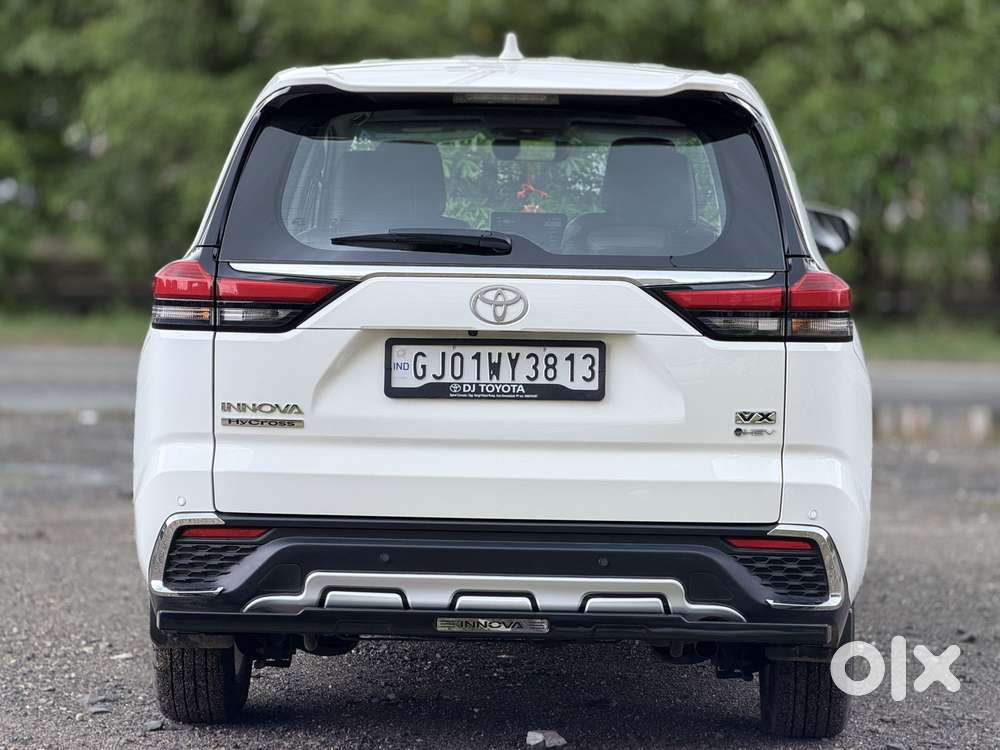 Toyota Innova Hycross 2.0 Vx (o) Hybrid 7 Str, 2025, Petrol