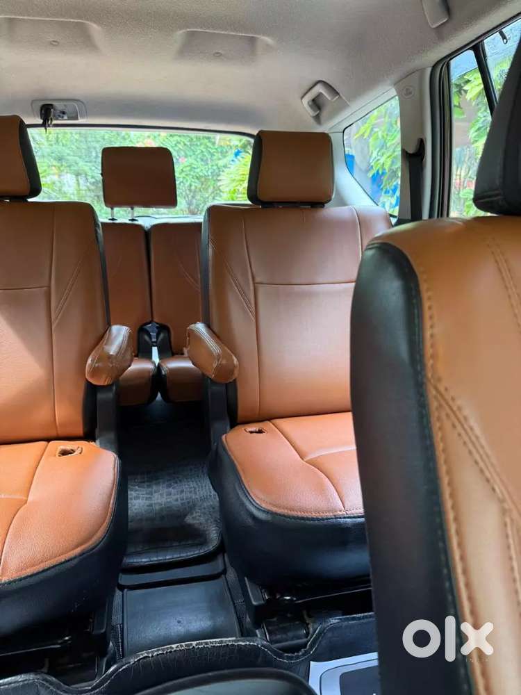 Toyota Innova Crysta 2016' 17variant