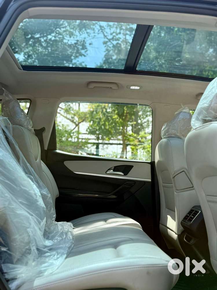 Mahindra Xuv700 2.2 Ax 7 Diesel Mt Str, 2026, Diesel