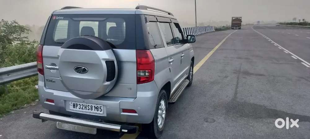 Mahindra Tuv 300 2017 Top Modal